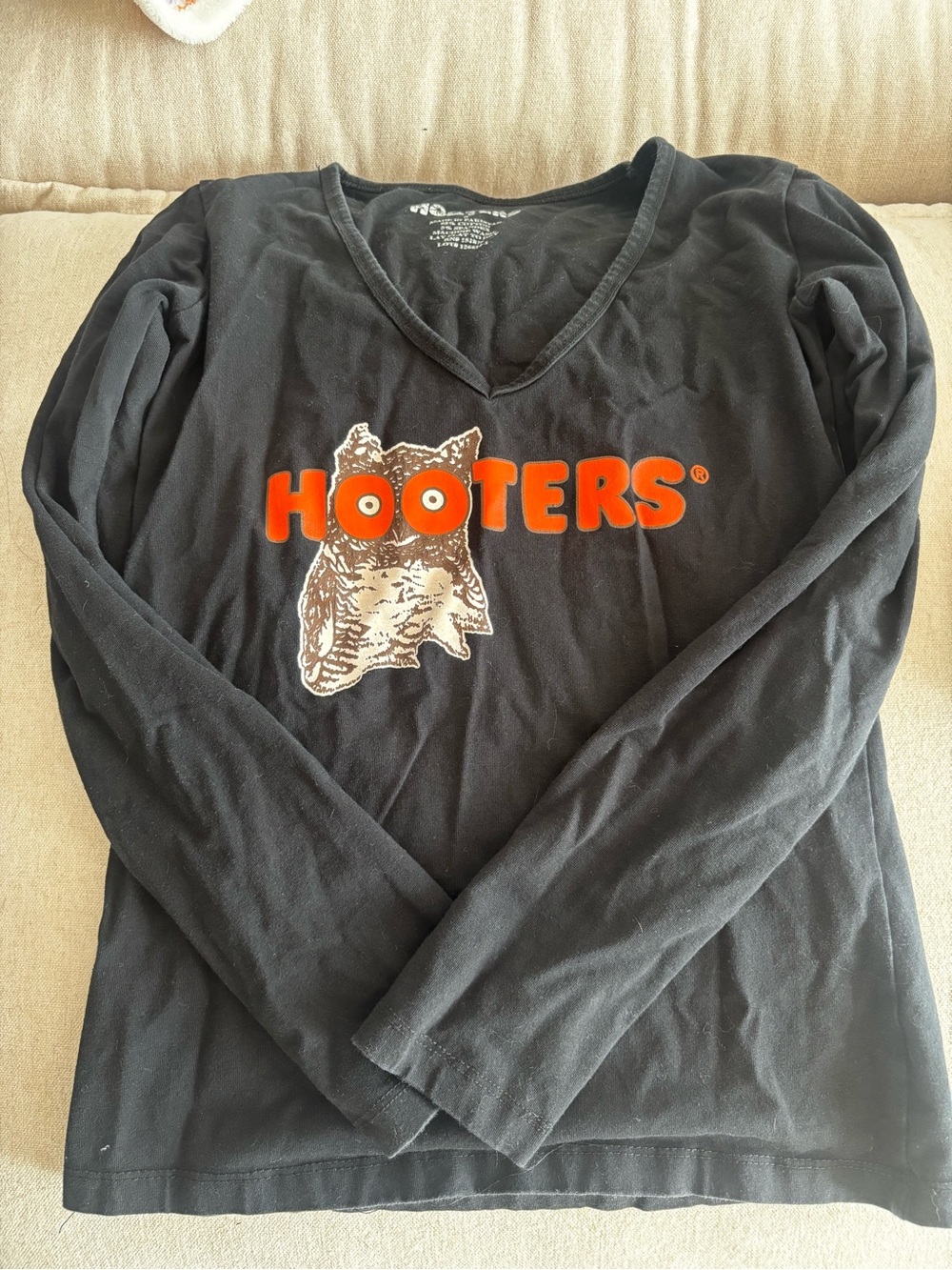 Hooters Black Long-Sleeve V-Neck Top with Owl Logo